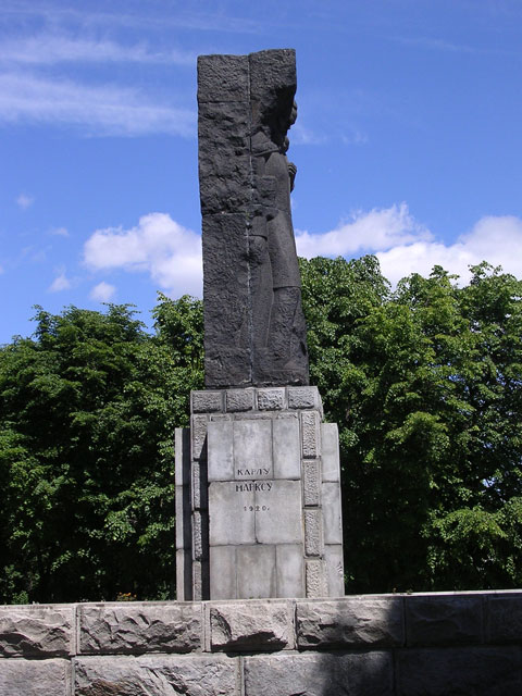 Памятник К. Марксу
