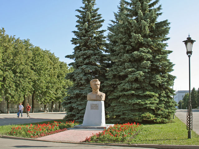 Памятник Гимову