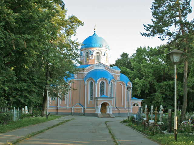 у Воскресенского храма на ул. К. Маркса, 52